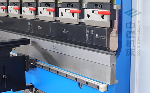 ZDPK-10025分段數控模具及高精度模具快夾，換模速度快5倍，加高型模托是門業制造專業配置.jpg